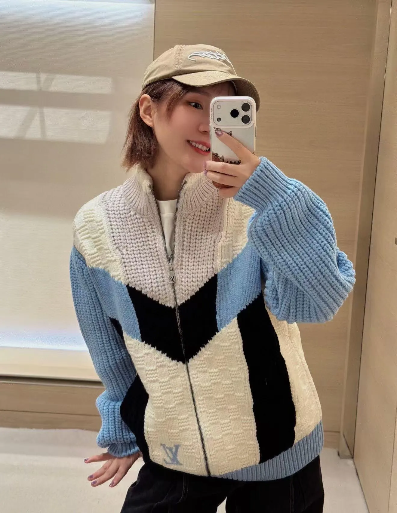 Louis Vuitton/Louis Vuitton embroidered logo contrast stitching knitted sweater jacket
